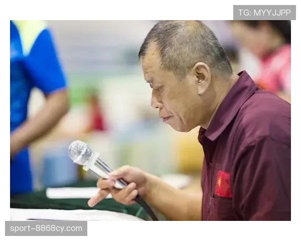 界外判定规则：裁判判定最后触球与掷球点的关键