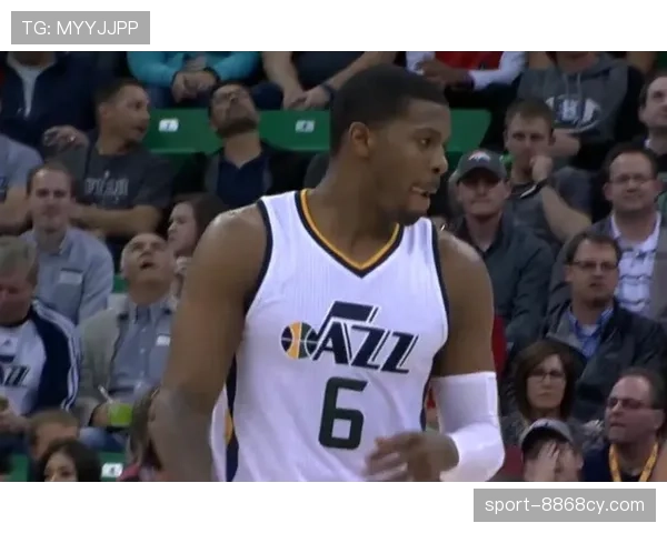 乔·约翰逊无球跑动提升得分稳定性，优于同队锋线伙伴