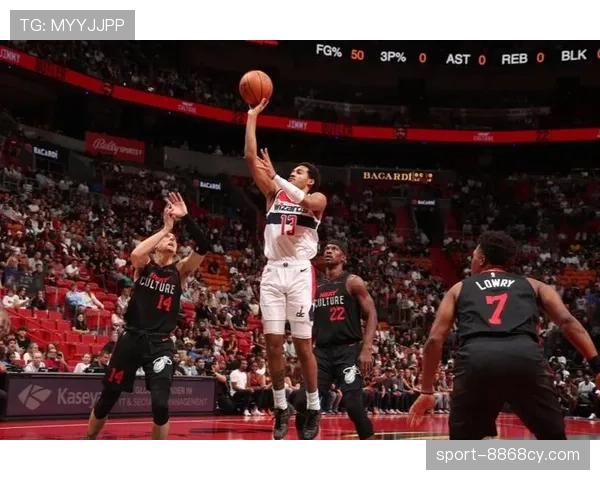 希罗利用挡拆拉开空间提升三分命中率，助力球队关键时刻得分爆发