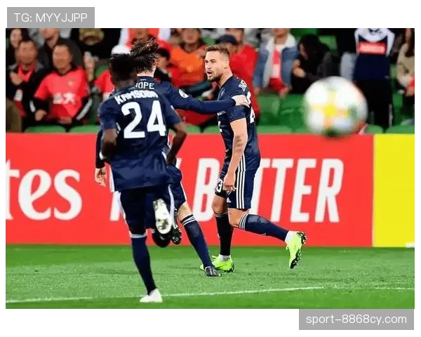 特里回撤出球主导防线组织，关键战对抗强度压制对手锋线